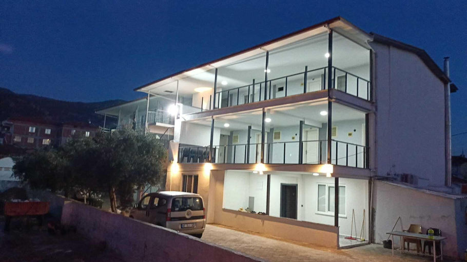 Property entrance, Oguz Pansiyon, Akköy