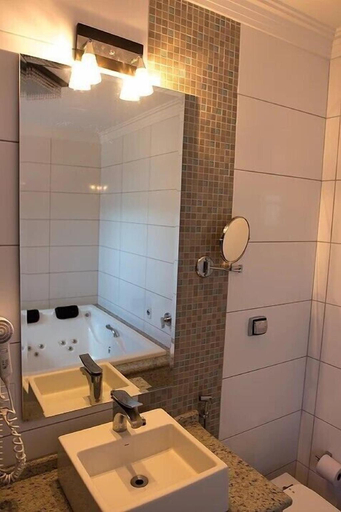 Bathroom 3, Hotel Valência, Dourados