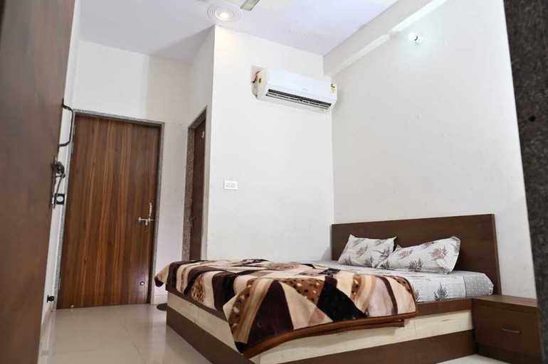 Room 3, Hotel Raj Palace & Restaurant, Sikar