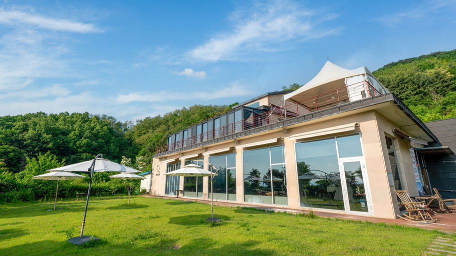 Exterior & Views 2, Wonju Quirinale Pension, Wonju