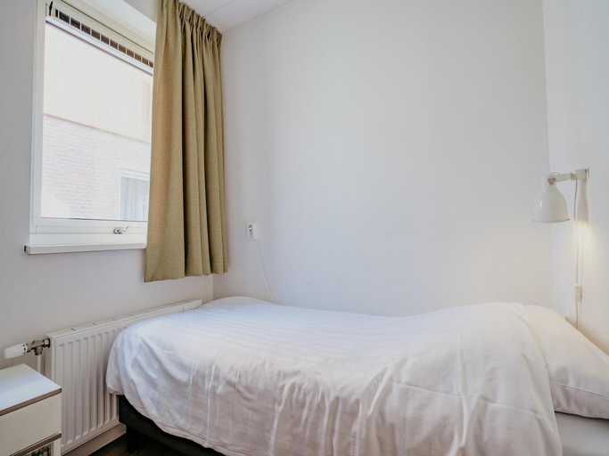 Bedroom 2, Uitgeest Apartment near Amsterdam, Uitgeest