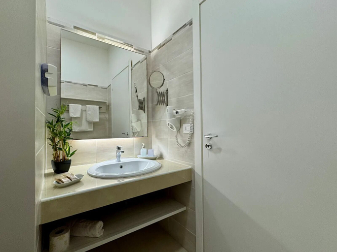 Bathroom 5, HOTEL JONIO, Syracuse