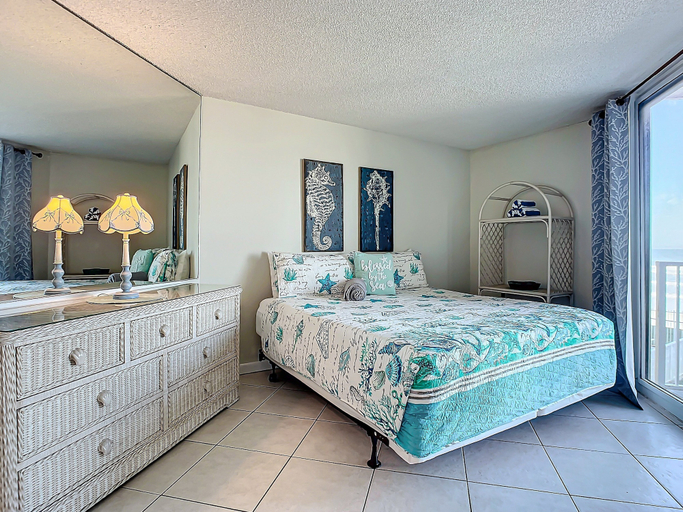 Interior 2, Oceania Beach Club 203, Volusia
