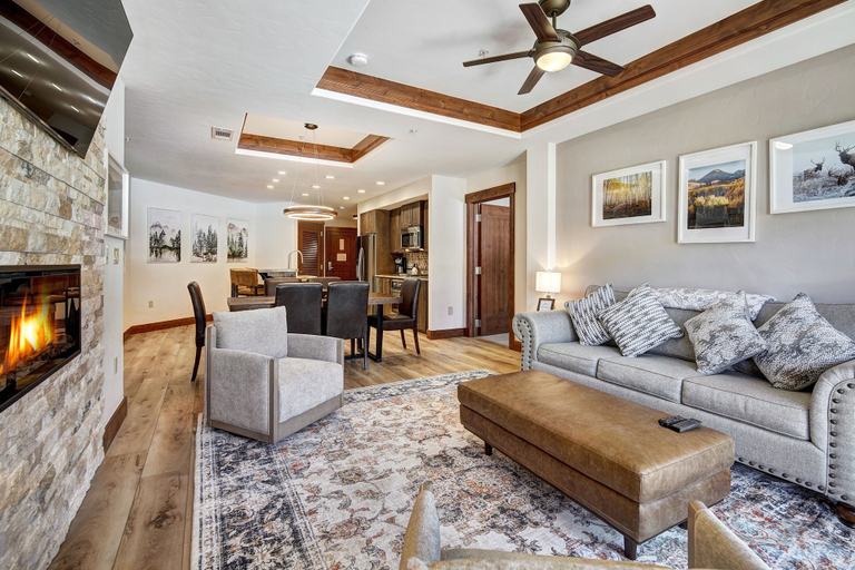 Living area 5, Luxury 2 Bedroom Condo with Mountain View 2 Condo, Summit