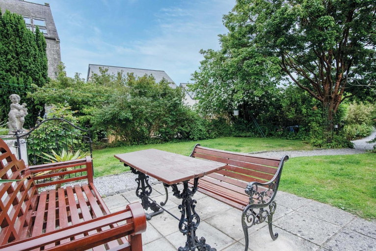 Others 4, The Loft, One Bedroom Apartment, St Florence, Pembrokeshire
