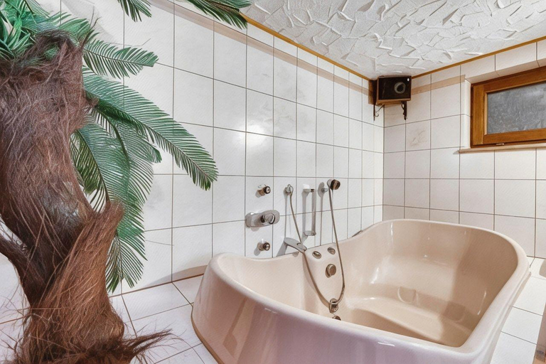 Bathroom 4, Römerhof, Stuttgart