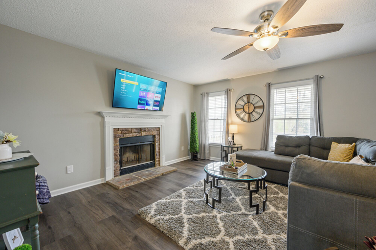 Interior 2, 23 Magnolia, Rydal, Bartow