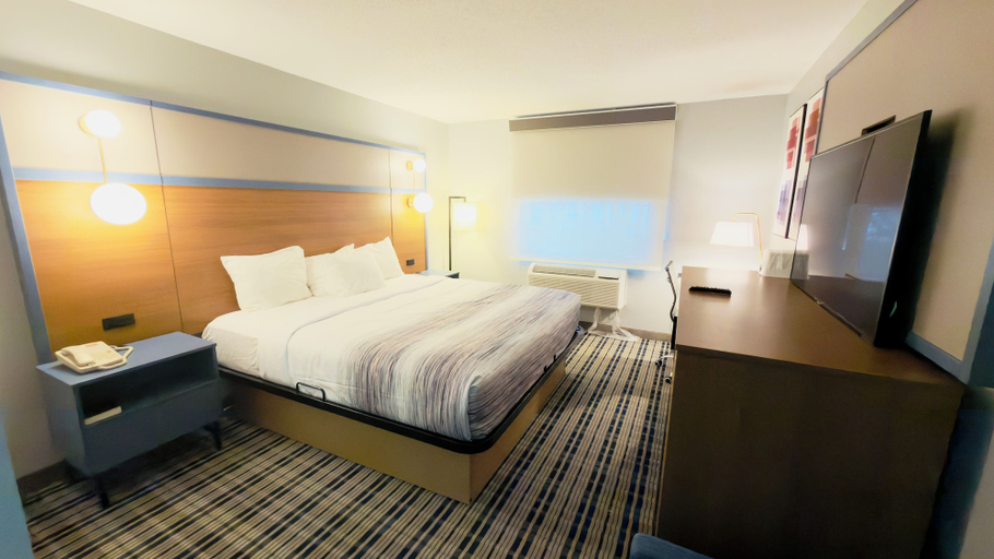 Bedroom 3, AmericInn by Wyndham Lake Mills, Jefferson