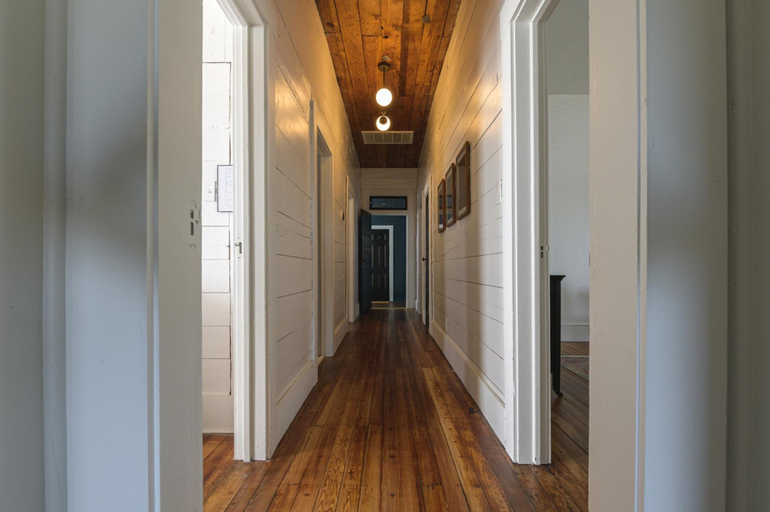 Others 4, Restored 1930s Uptown Bungalow 2 min to Magnolia Silos, McLennan