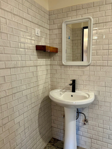 Bathroom 3, Patamu Restaurant & Lodge, Karatu