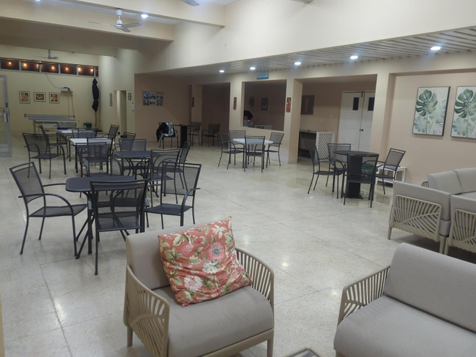 Food & Drinks, Turtle Beach Towers