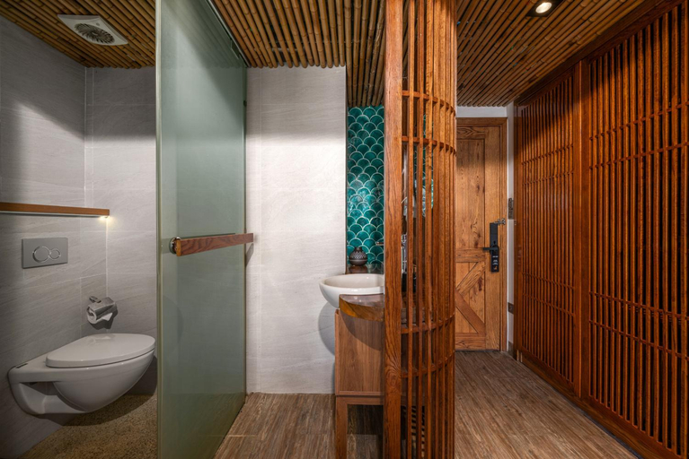 Bathroom 3, Luk Inn Hotel, Da Nang