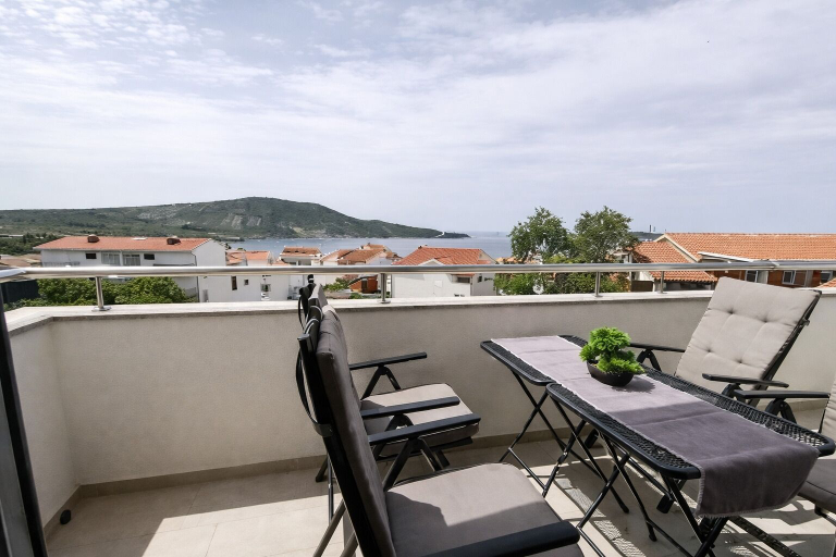 Outdoor dining 5, Blue Horizon Apartment, Primošten