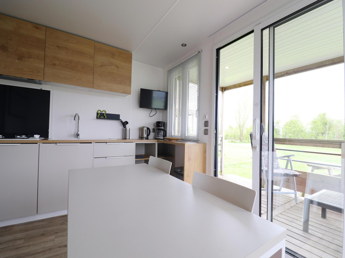 5, Chalet by Hegermeer with Lake Access, Wymbritseradiel