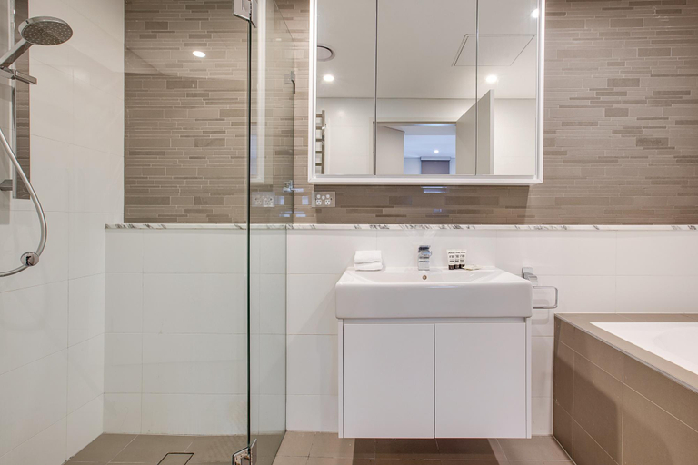 Bathroom 3, Spacious 2-Bed Apartment Close to City, Sydney