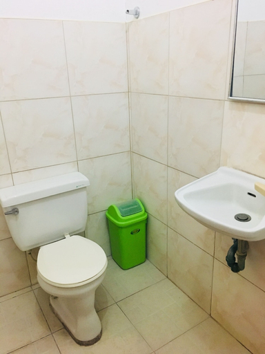 Bathroom 5, New Eve's Kiosk Dive Resort, Moalboal