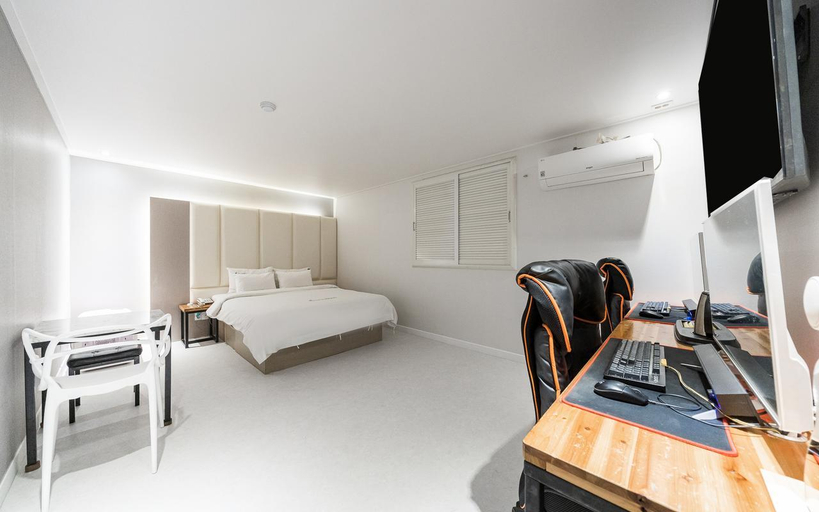 Bedroom 2, Incheon (Juan) Six, Nam