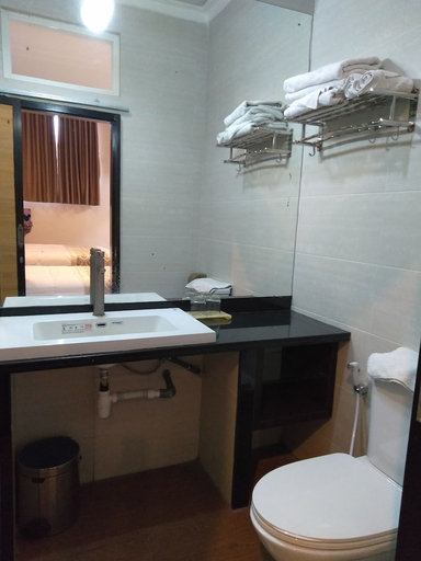 Bathroom 5, Malang City Boulevard, Malang