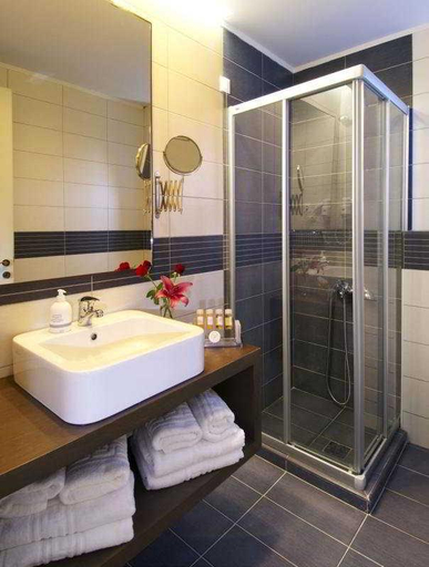 Bathroom 5, Minos Village, Crete