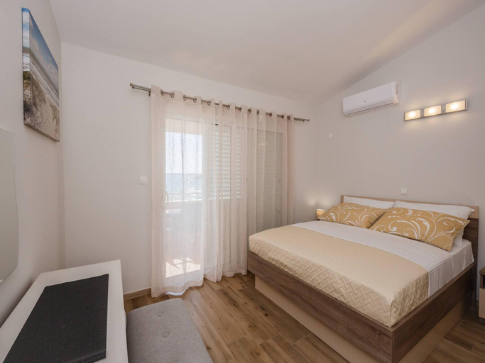 4, Two-bedroom Apartment Near Beach, Šibenik
