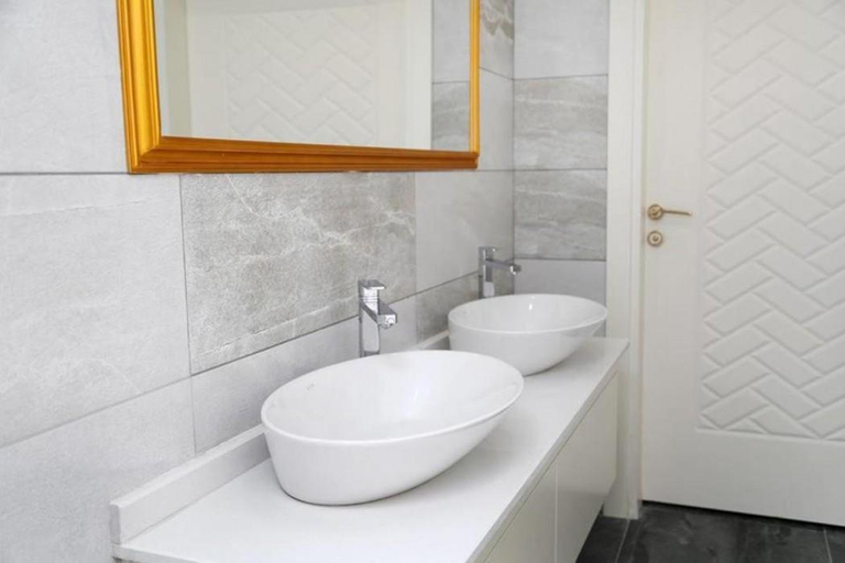 Bathroom 3, Kubaliç Hotel, Gülyalı