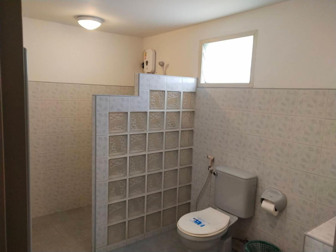 Bathroom 4, Samroiyod Holiday Resort, K. Sam Roi Yot