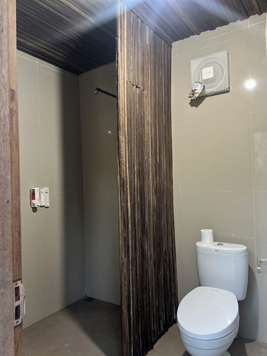 Bathroom, N'jung Bali Camp (permanently closed), Bangli