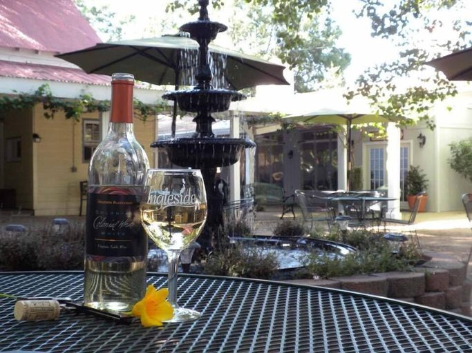 Food & Drinks, River Edge Inn, Westmoreland