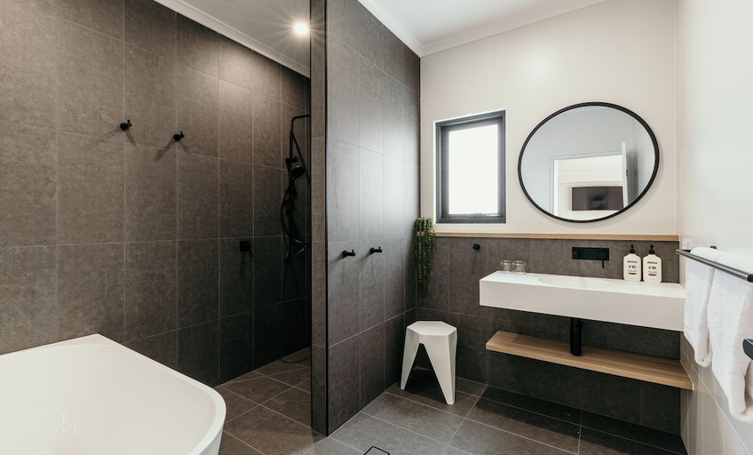 Bathroom 2, Met Apartments, Port Lincoln