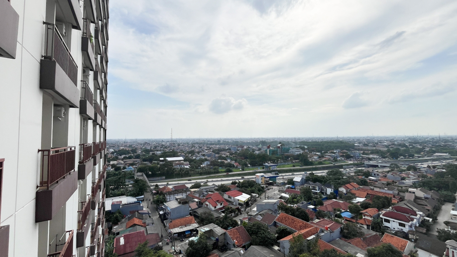 Exterior 3, Simple Stay Studio near UI at Dave Apartment By Travelio, Depok