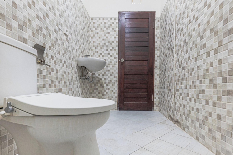 Bathroom 5, Azalea Homestay & Villa, Badung