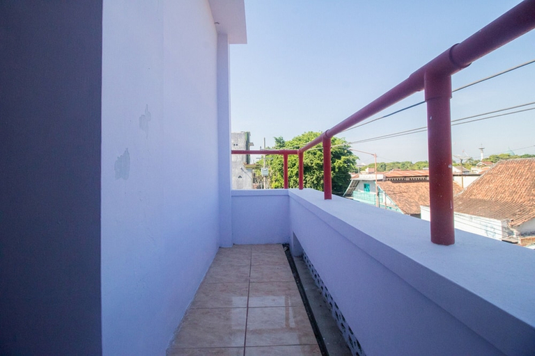Exterior & Views 2, RedDoorz near Pantai Boom, Banyuwangi