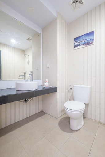 Bathroom 3, Capital O 472 Hotel Asyra, Makassar