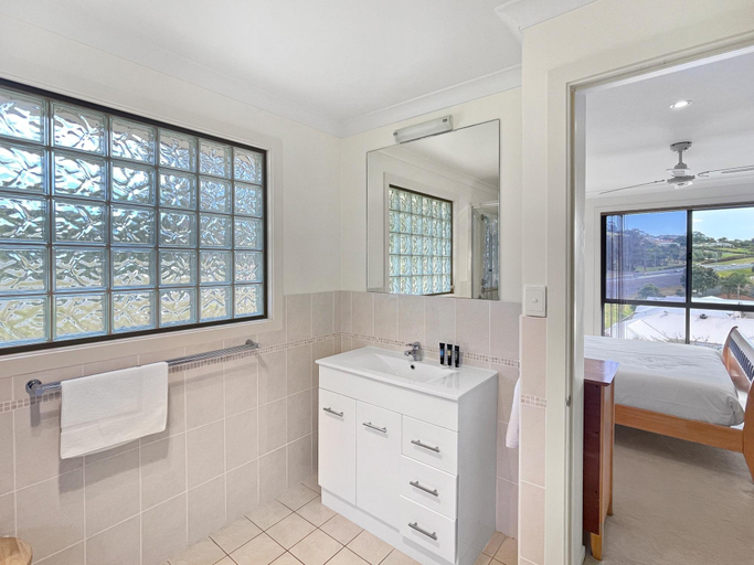 Bathroom 1, Villa Franco – Pet Friendly – Walk to the Beach, Eurobodalla