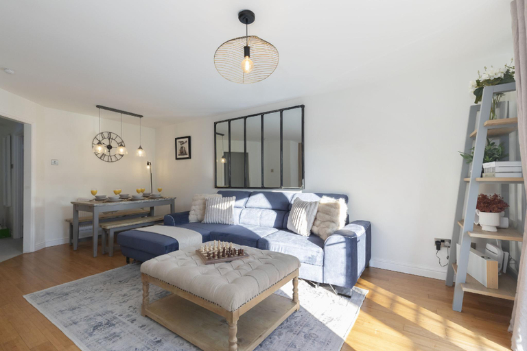 Bedroom 2, Cosy 2-Bed Apartment in Tivoli, Gloucestershire