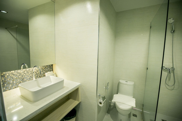 Bathroom 3, Phrae Nakara Hotel, Muang Phrae