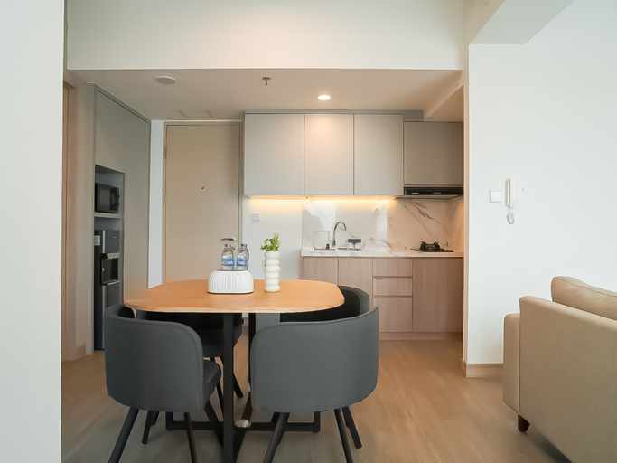 Others 4, Calm Tone 1BR at Tokyo Riverside PIK 2 Apartment By Travelio, Tangerang