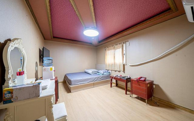 Bedroom 3, Incheon (Juan) Shiri, Nam
