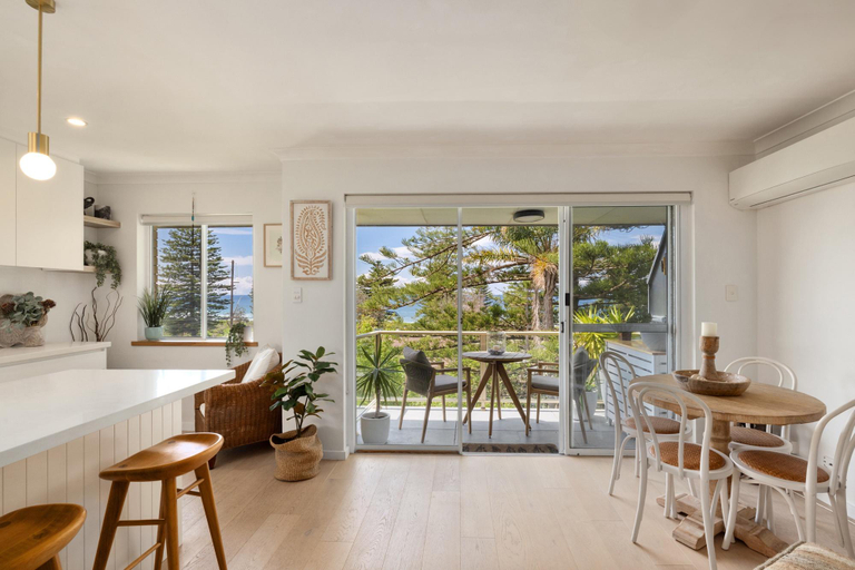 Separate living room 4, Sunrise Cove 2-Bed Apartment at Newport Beach, Pittwater