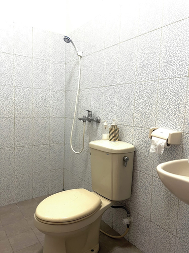 Bathroom 3, Arys lagoon bungalow & hotel, Jepara