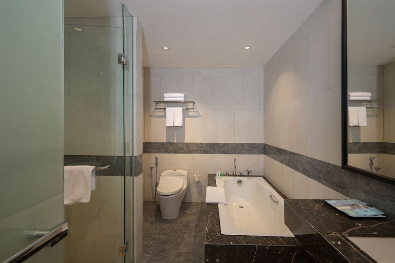 Bathroom 4, Anara Airport Hotel, Tangerang