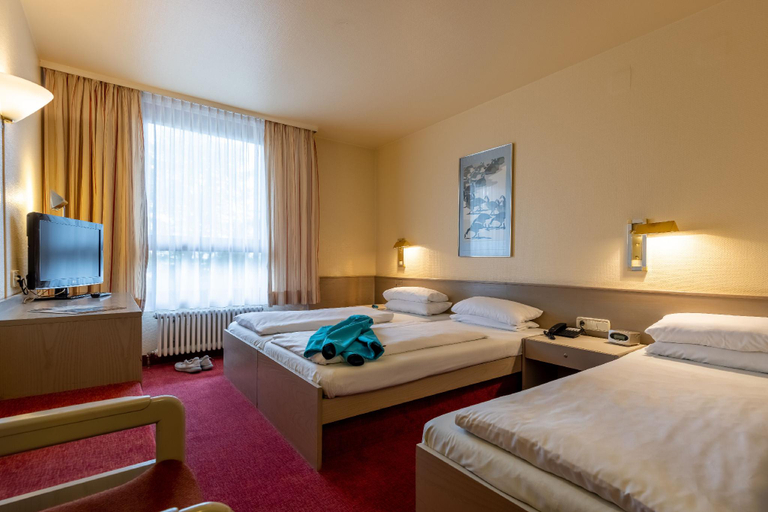 Bedroom 2, Autobahnrasthaus und Motel Baden-Baden, Baden-Baden