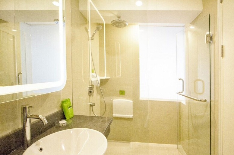 Bathroom 5, MaxOneHotels.com Resort Makassar, Makassar