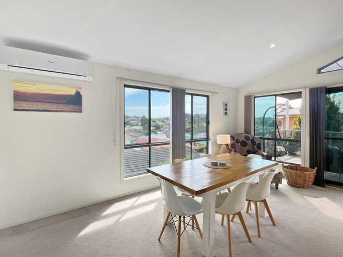 Kitchen 3, Villa Franco – Pet Friendly – Walk to the Beach, Eurobodalla