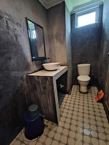 Bathroom 4, Ceaser's Place, Ranau