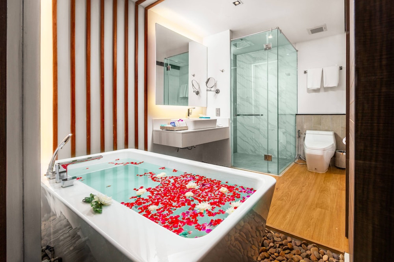 Bathroom 5, Kudo Hotel & Beach Club (Adults Only), Pulau Phuket