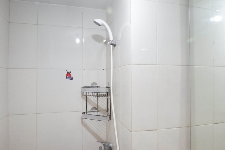 Bathroom 4, Spacious Studio Apartment Accses To Pakuwon Mall At Tanglin Supermall Mansion, Surabaya