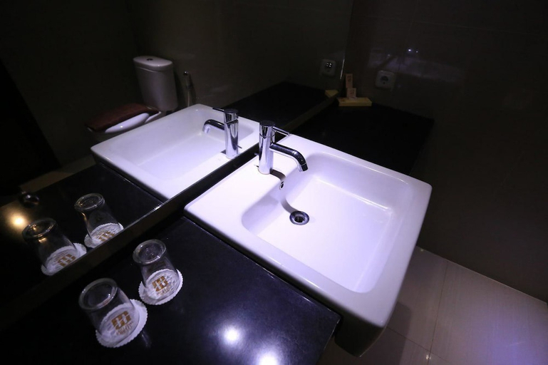 Bathroom, Grand Hawaii Hotel, Pekanbaru
