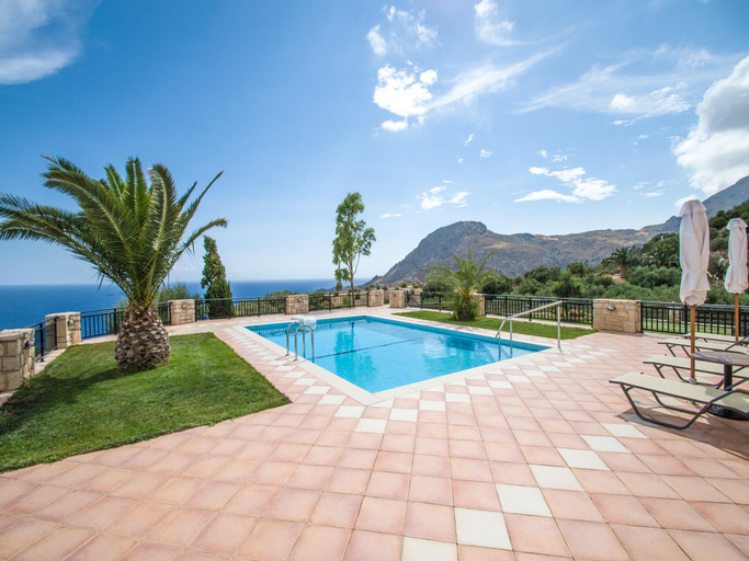 Others 2, House in Souda Beach with Private Pool, Crete