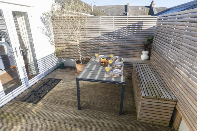 Others 4, Cosy 2-Bed Apartment in Tivoli, Gloucestershire